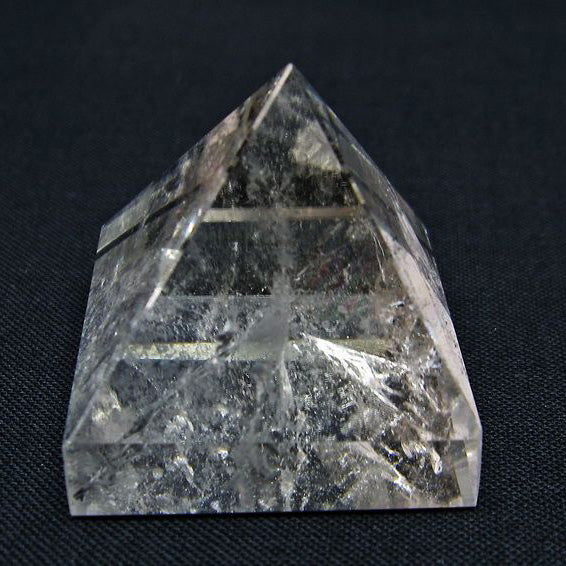 水晶 ピラミッド置物 虹入り 一点物 145-955