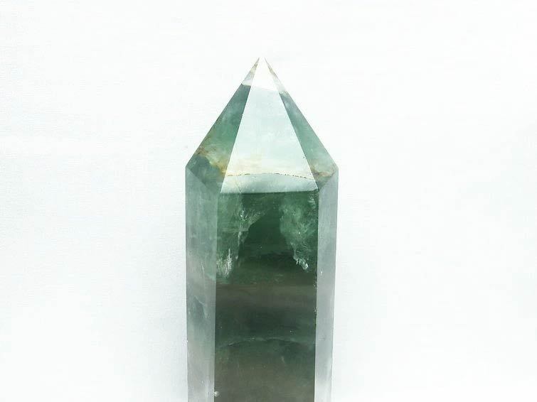 1.7Kg フローライト 原石 蛍石 六角柱 台座付属 一点物 152-1331