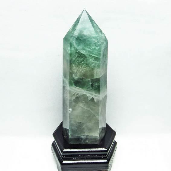 グリーンフローライト 六角柱 1Kg 1.7Kg フローライト 原石 蛍石 六角柱 台座付属 一点物 152-1368