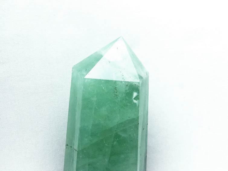 1.7Kg フローライト 原石 六角柱 蛍石 台座付属 一点物 152-1605
