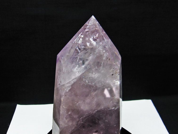 1Kg アメジスト 六角柱 台座付属 虹入り 一点物 152-1686