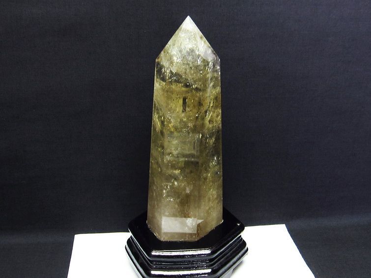1.3Kg シトリン 六角柱 台座付属 虹入り 一点物 152-1760