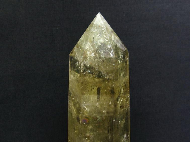 1.3Kg シトリン 六角柱 台座付属 虹入り 一点物 152-1760