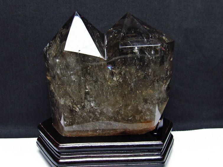 スモーキークォーツ 煙水晶 六角柱 ダブルポイント 虹入り 4.4Kg 台座付属 一点物 162-102