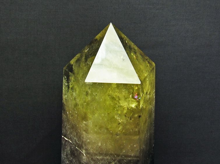 7Kg シトリン 六角柱 台座付属 虹入り 一点物 162-359