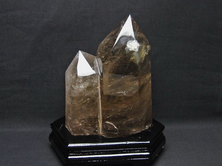 スモーキークォーツ 六角柱 煙水晶 虹入り 3.7Kg 台座付属 一点物 162-64