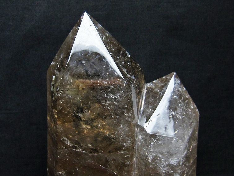 スモーキークォーツ 六角柱 煙水晶 虹入り 3.7Kg 台座付属 一点物 162-64