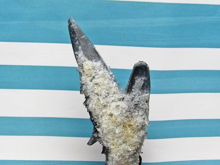 レーザークリスタル クラスター スティブナイト(輝安鉱)入り 一点物 172-34