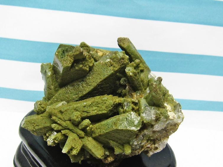 水晶クラスター 406g 原石 アメリカ産 グリーンファントム 一点物 182-89