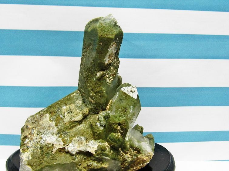 水晶クラスター 356g 原石 アメリカ産 グリーンファントム 一点物 182-90