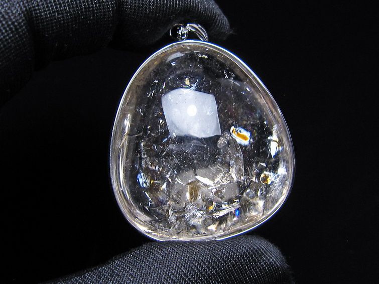 アイリスクォーツ 水晶 ペンダント 虹入り  一点物 112-14170