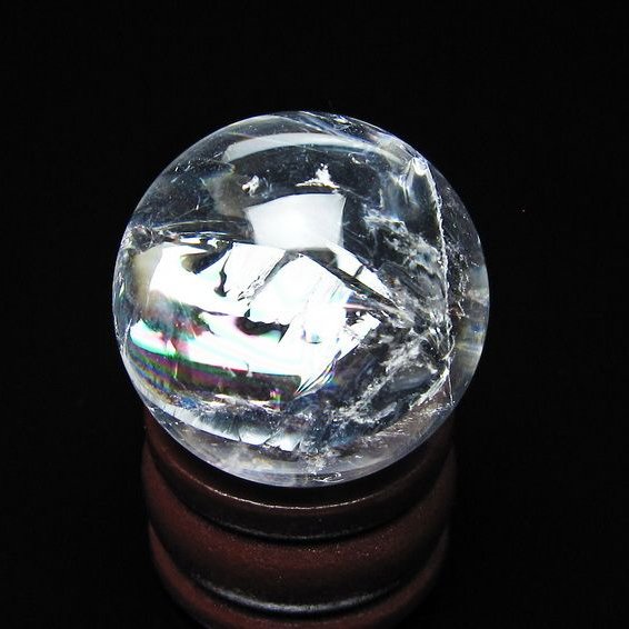 水晶 丸玉 虹入り 25mm 欠けあり アイリスクォーツ 水晶玉 置物 原石 一点物 141-8695