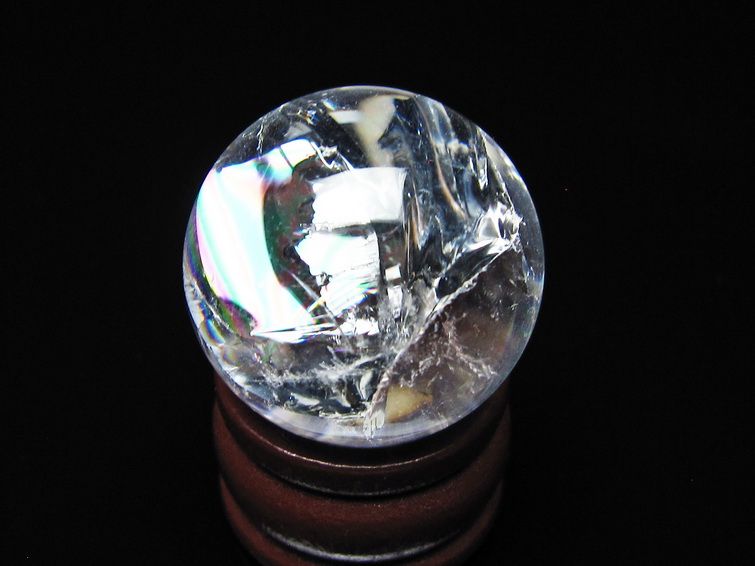 水晶 丸玉 虹入り 25mm 欠けあり アイリスクォーツ 水晶玉 置物 原石 一点物 141-8695