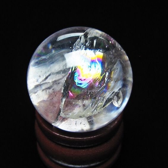水晶 丸玉 虹入り 25mm 欠けあり アイリスクォーツ 水晶玉 置物 原石 一点物 141-8696