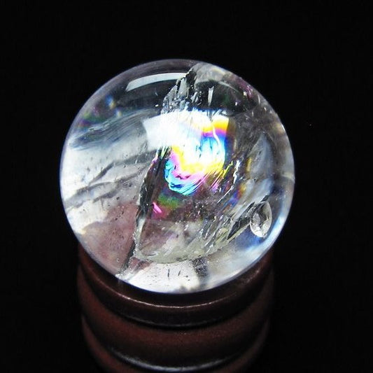 水晶 丸玉 虹入り 25mm 欠けあり アイリスクォーツ 水晶玉 置物 原石 一点物 141-8696