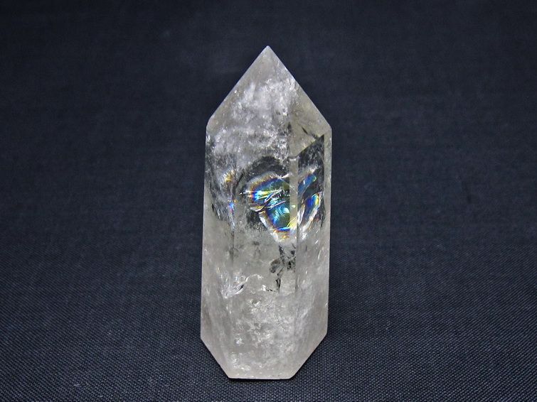 水晶 六角柱 虹入り ポイント 置物 一点物 142-10961
