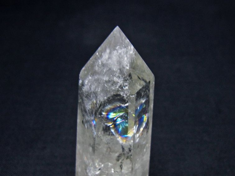水晶 六角柱 虹入り ポイント 置物 一点物 142-10961