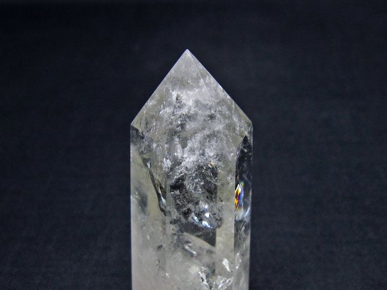 水晶 六角柱 虹入り ポイント 置物 一点物 142-10961
