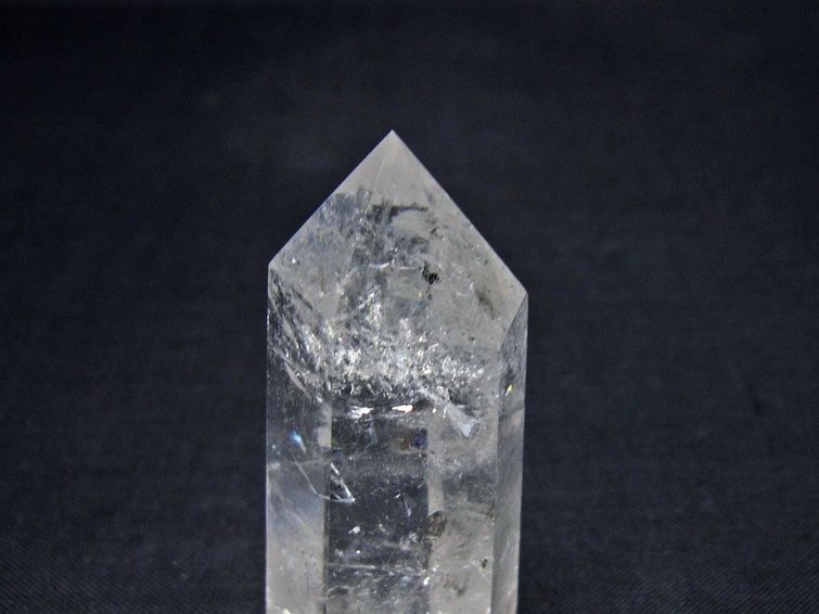水晶 六角柱 虹入り ポイント 置物 一点物 142-10976