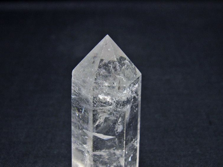 水晶 六角柱 虹入り ポイント 置物 一点物 142-10976