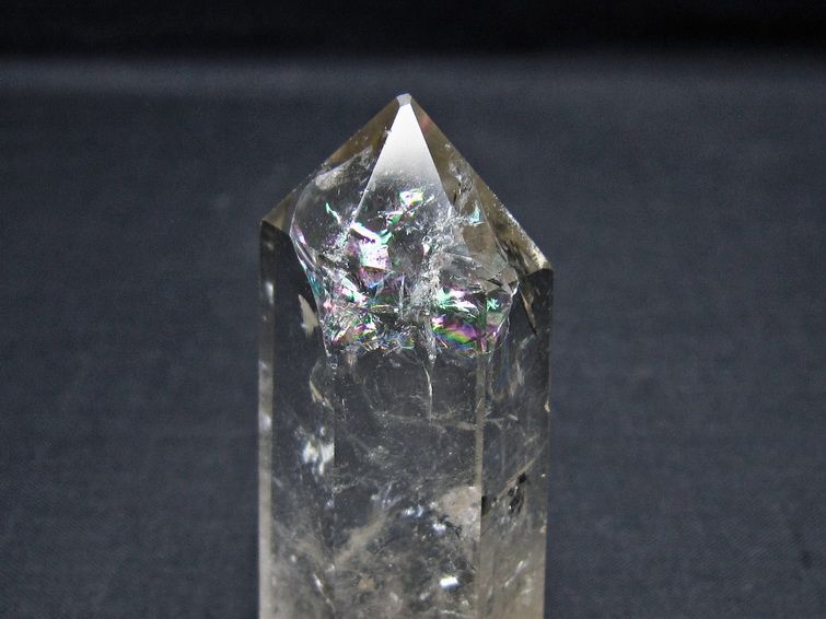 水晶 六角柱 虹入り ポイント 置物 一点物 142-11045