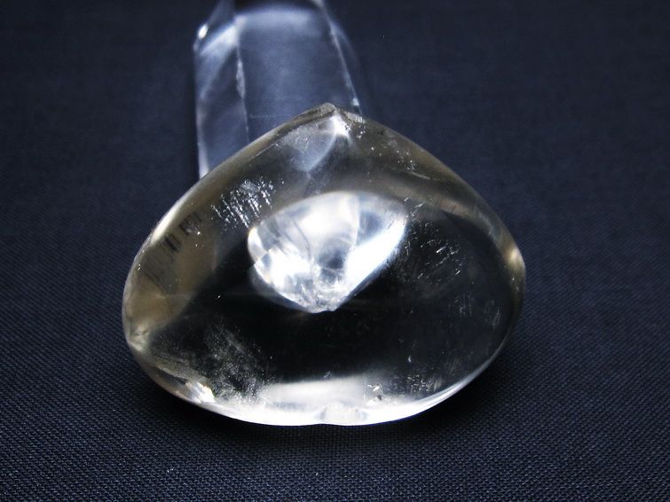 水晶 ハート 置物 一点物 145-1393 – 天然石・パワーストーンの東昇