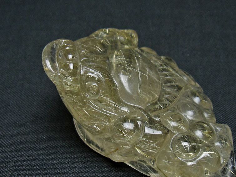 タイチンルチルクォーツ 手彫り 置物 キンセン 金蟾 一点物  145-1692