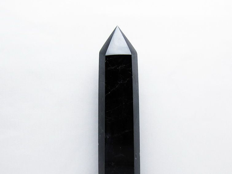 1.9Kg モリオン 黒水晶 六角柱 台座付属 一点物 152-3229