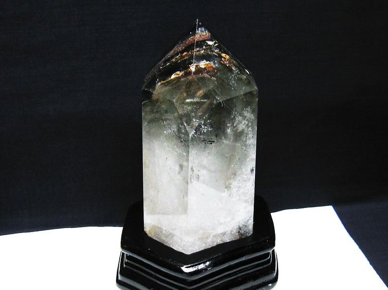 1.3Kg グリーンファントム 六角柱 台座付属 一点物 152-3823