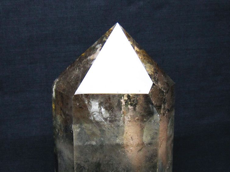 1.6Kg ガーデンクォーツ 六角柱 台座付属 一点物 152-3890