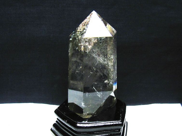 グリーンファントム 六角柱 台座付属 一点物 152-3925 – 天然石