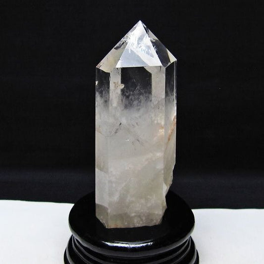 水晶 六角柱 虹入り 水晶 ポイント 台座付属 置物 原石 一点物 152-4497