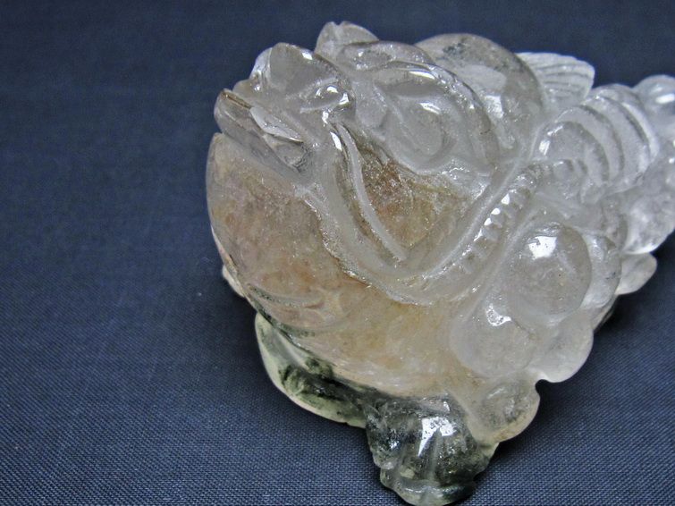 水晶 手彫り-卓上置物-キンセン-金蟾 ガーデンクォーツ 一点物 154-117