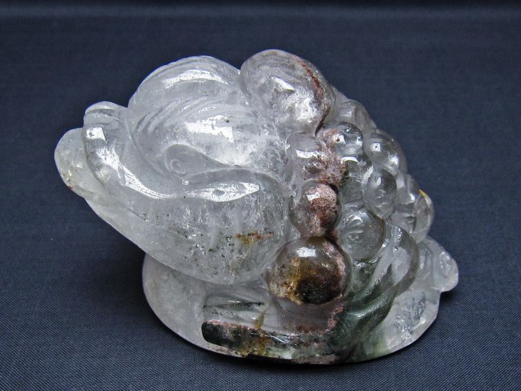水晶 手彫り-卓上置物-キンセン-金蟾 ガーデンクォーツ 一点物 154-61