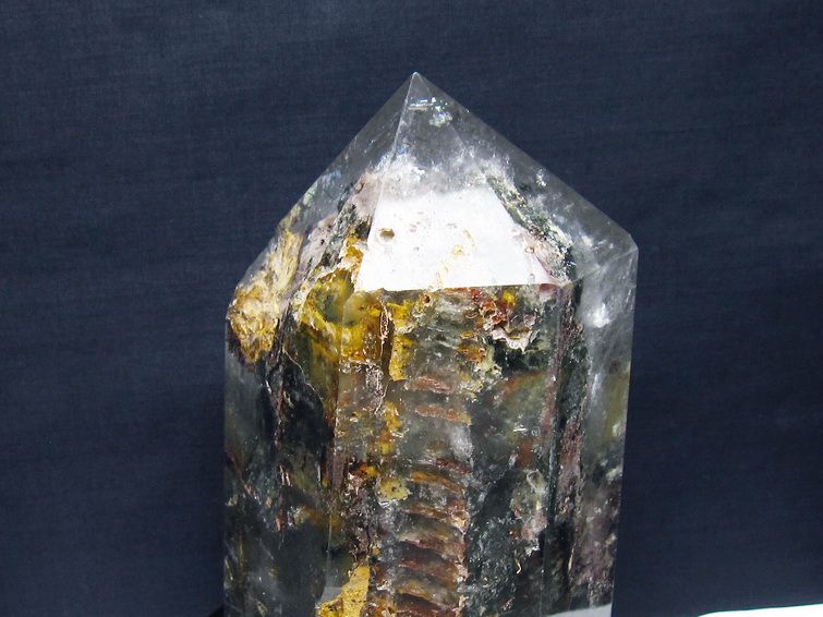 2.3Kg グリーンファントム 六角柱 台座付属 一点物 162-414