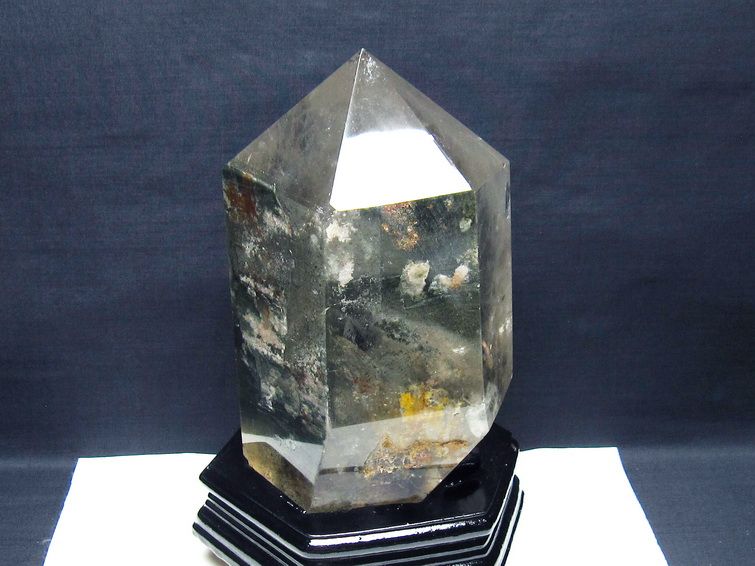 3.8Kg グリーンファントム 六角柱 台座付属 一点物 162-415 – 天然石