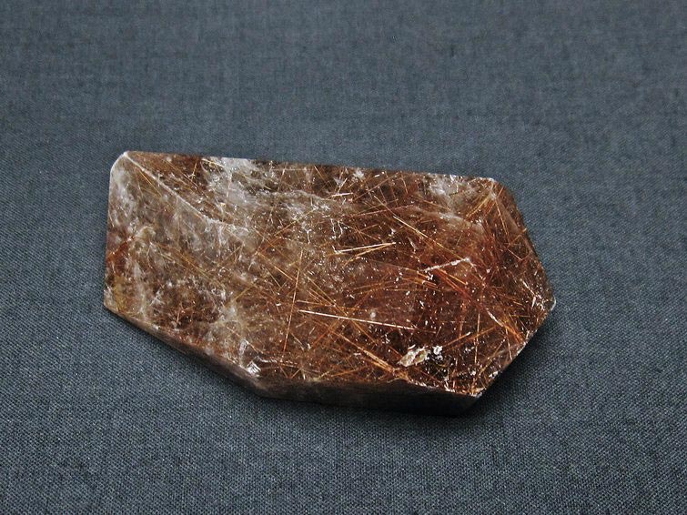 ルチルクォーツ入り 水晶 原石 ルチル 一点物 171-3683