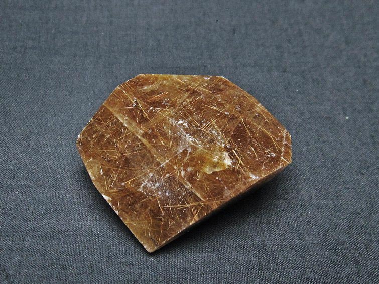ルチルクォーツ入り 水晶 原石 ルチル 一点物 171-3689