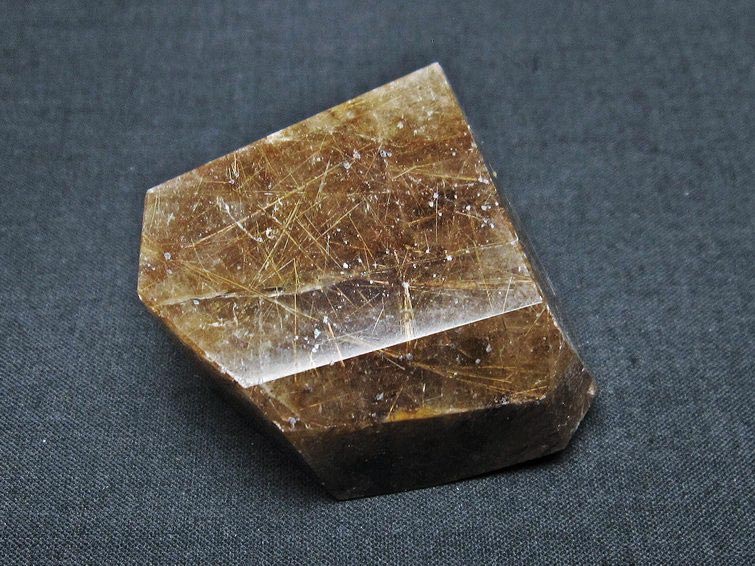 ルチルクォーツ入り 水晶 原石 ルチル 一点物 171-3689