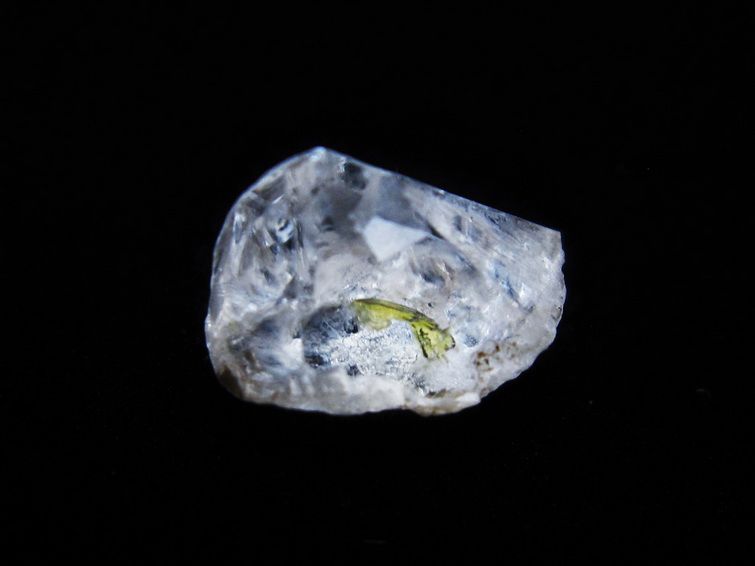 オイルインクォーツ 原石 石油入り 水晶 171-5047