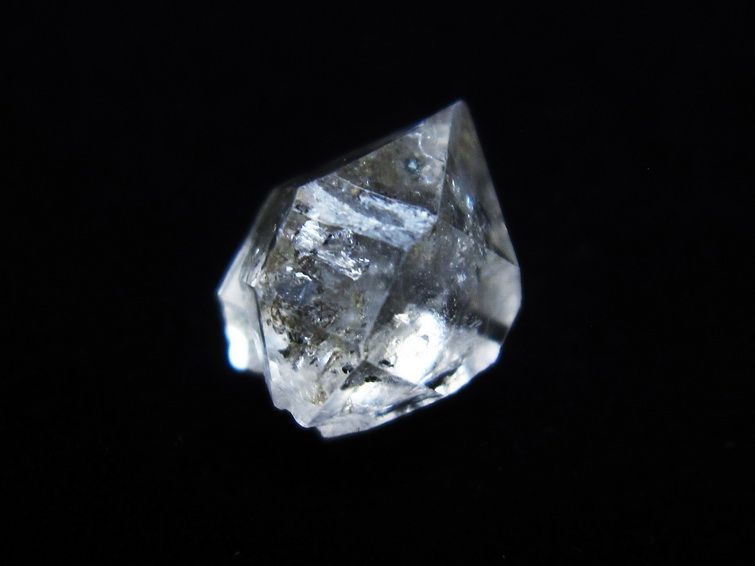 オイルインクォーツ 原石 石油入り 水晶 171-5122