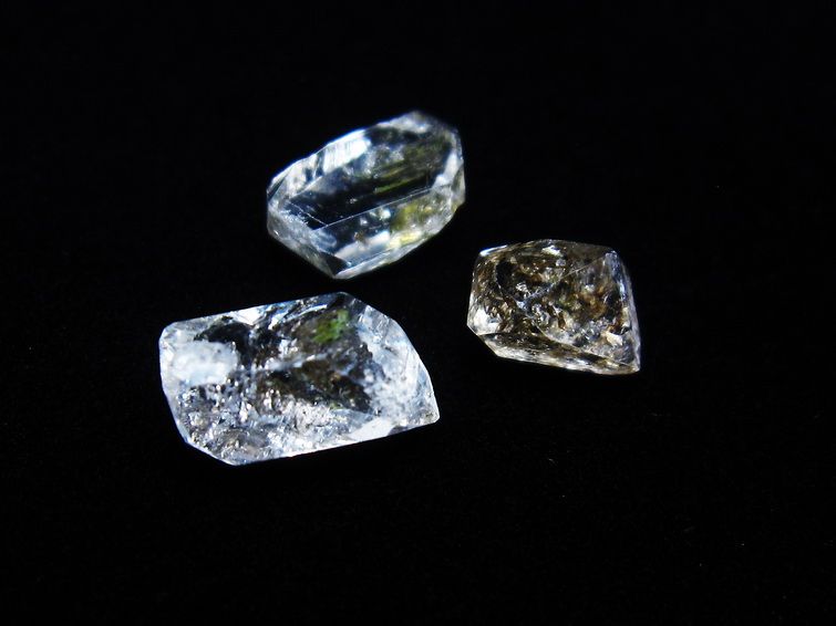 オイルインクォーツ 原石 石油入り 水晶 171-5200