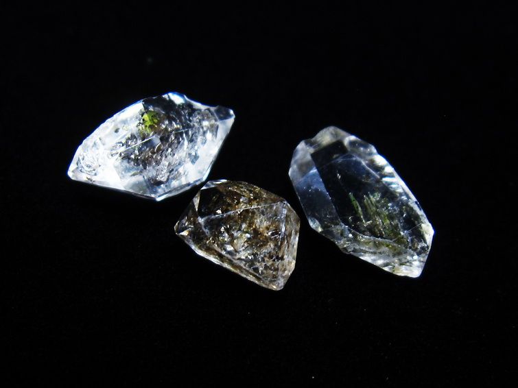 オイルインクォーツ 原石 石油入り 水晶 171-5200