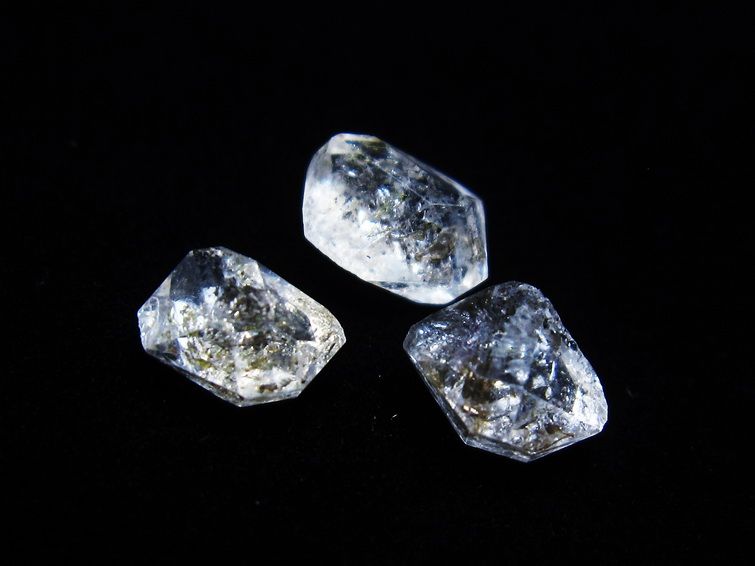 オイルインクォーツ 原石 石油入り 水晶 171-5201