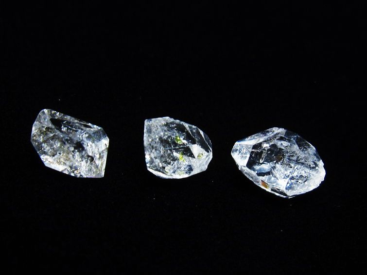 オイルインクォーツ 原石 石油入り 水晶 171-5202