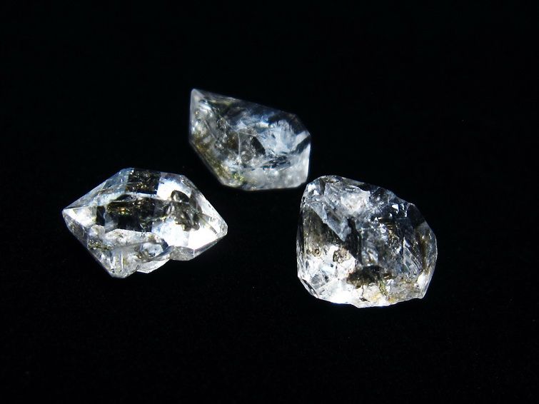 オイルインクォーツ 原石 石油入り 水晶 171-5203