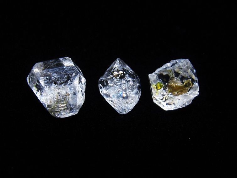 オイルインクォーツ 原石 石油入り 水晶 171-5204