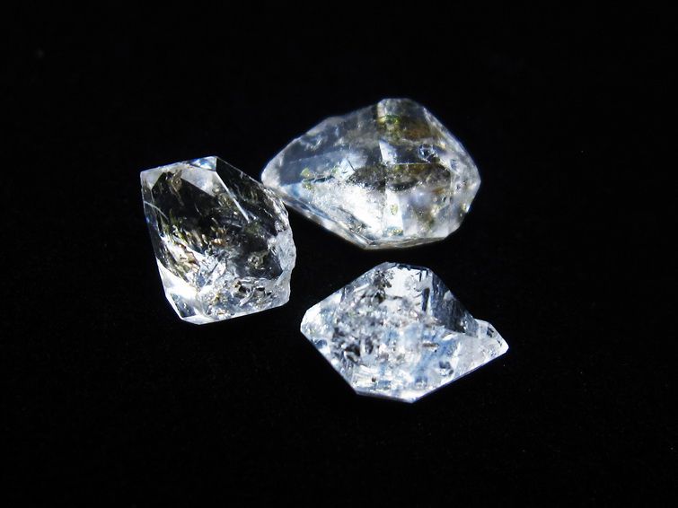 オイルインクォーツ 原石 石油入り 水晶 171-5206