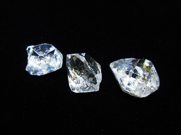 オイルインクォーツ 原石 石油入り 水晶 171-5206