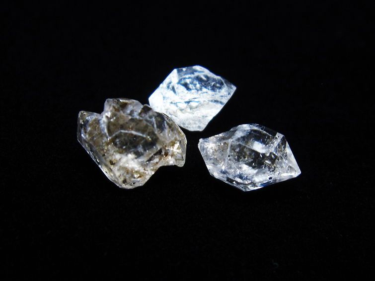 オイルインクォーツ 原石 石油入り 水晶 171-5207